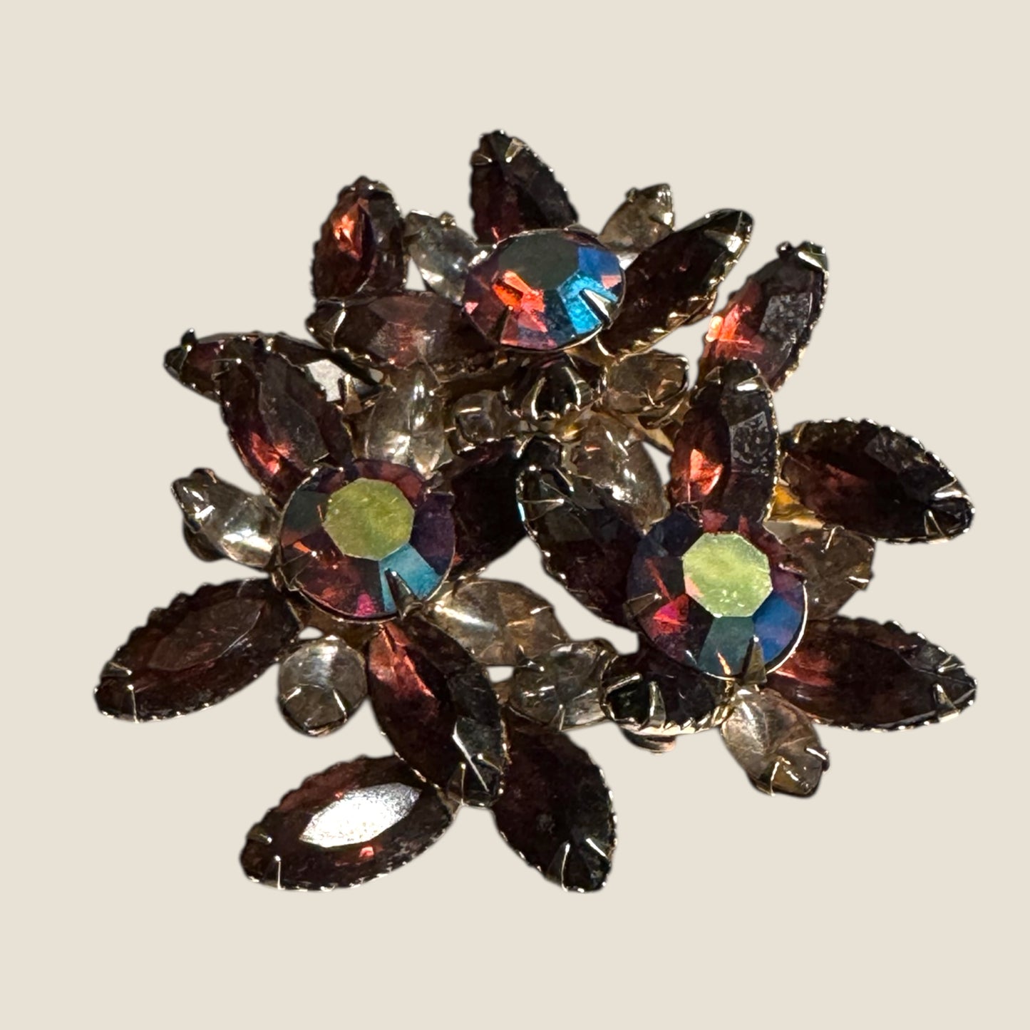 Mid-Century Amethyst Aurora Borealis Starburst Spray Brooch – Radiant Gold-Tone Burst