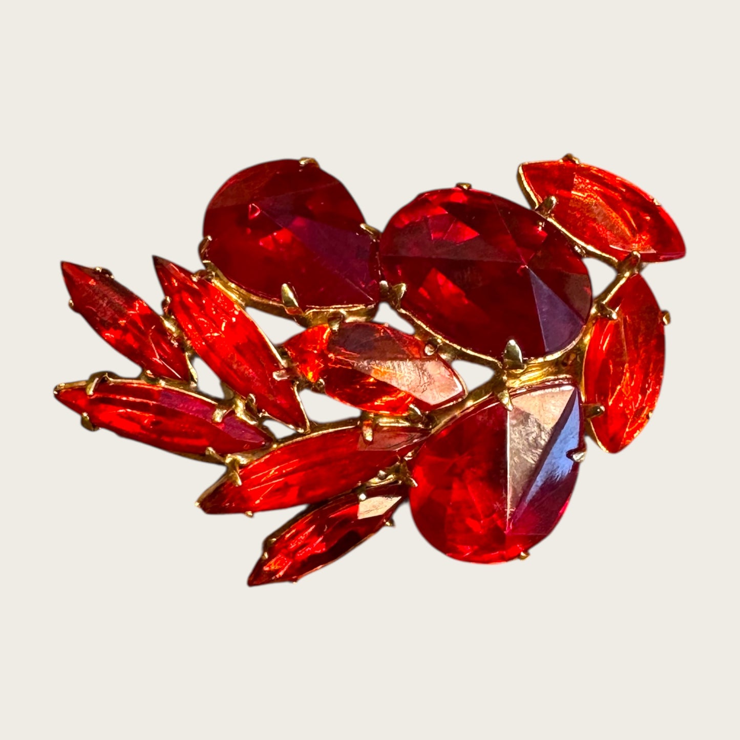Vintage Blood-Red Marquis & Teardrop Glass Brooch – Layered Facets, Pointed Domes, Gold-Tone Setting