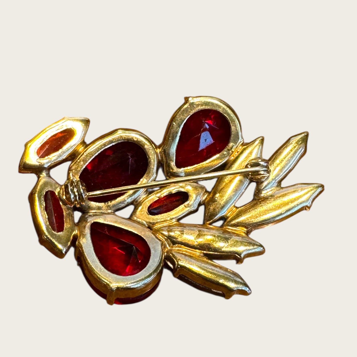 Vintage Blood-Red Marquis & Teardrop Glass Brooch – Layered Facets, Pointed Domes, Gold-Tone Setting