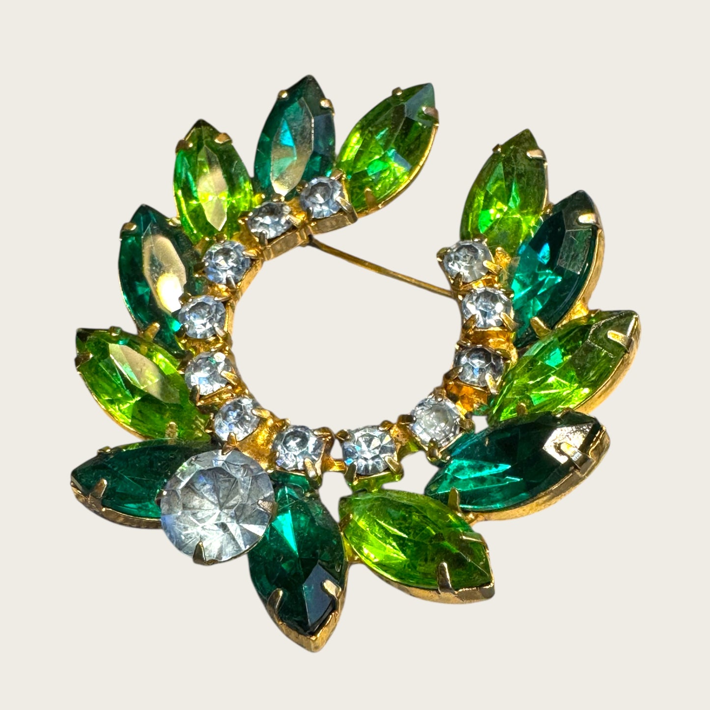 Vintage Emerald & Lime Green Marquise Rhinestone Wreath Brooch – Brilliant Mid-Century Statement Pin