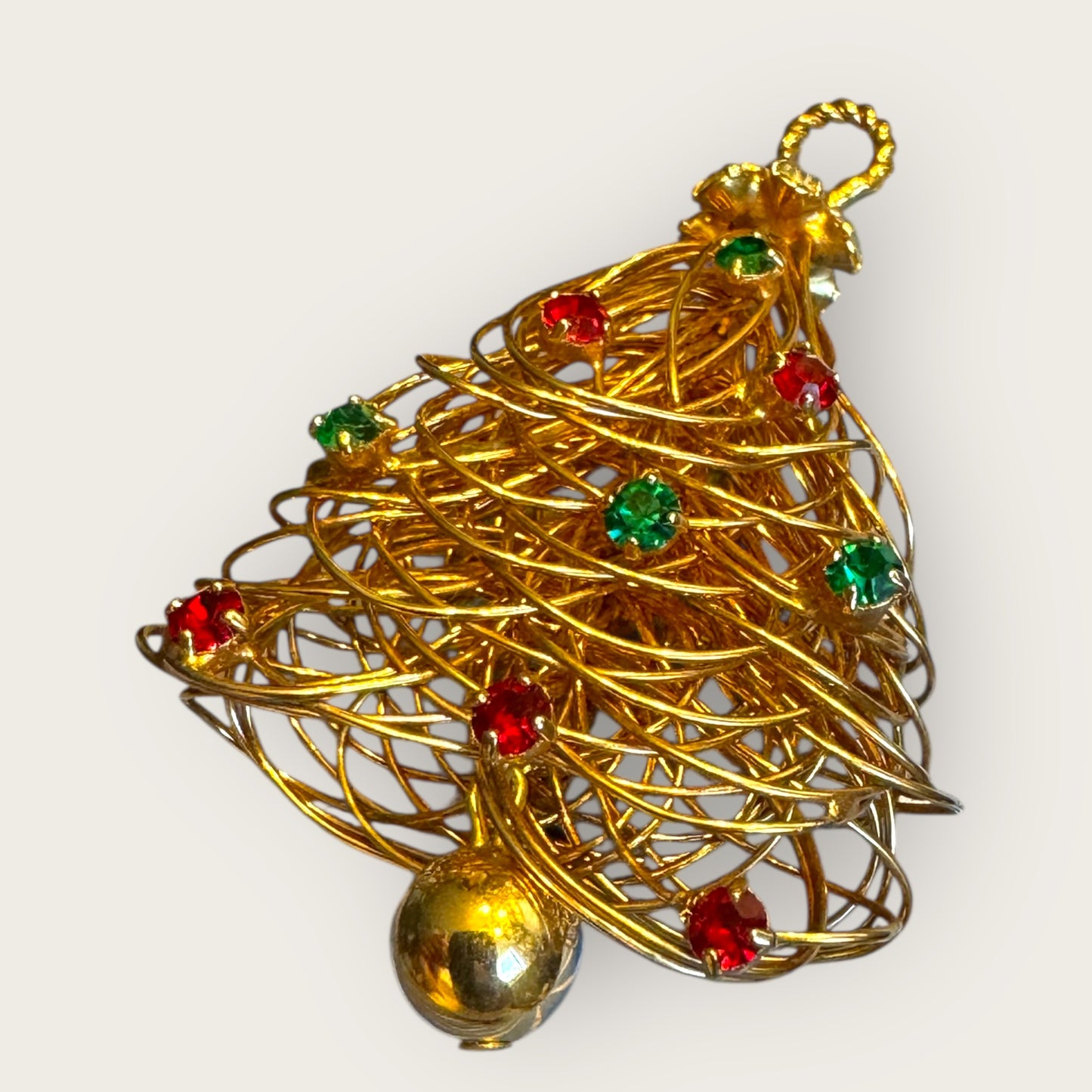 Vintage Wire-Wrapped Christmas Tree Brooch – Gold-Tone with Red & Green Rhinestones