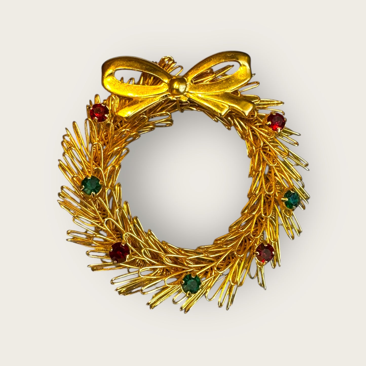Vintage Wire-Wrapped Christmas Tree Brooch – Gold-Tone with Red & Green Rhinestones
