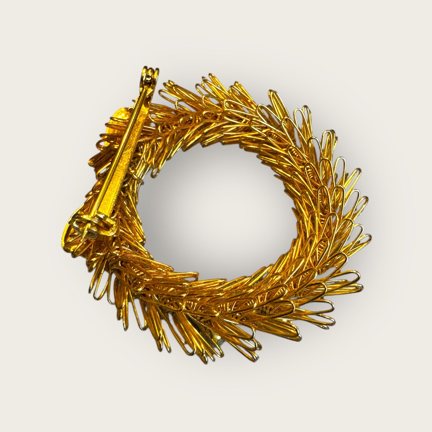 Vintage Wire-Wrapped Christmas Tree Brooch – Gold-Tone with Red & Green Rhinestones