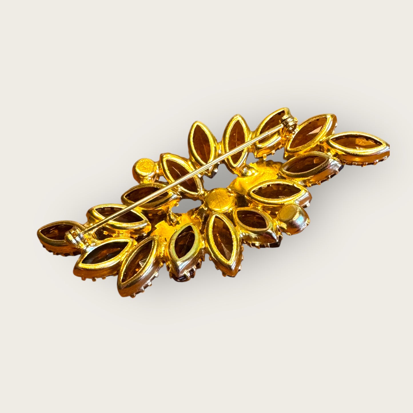Vintage Root Beer & Aurora Borealis Navette Leaf Brooch – Mid-Century Dog-Tooth Prong Rhinestone Pin
