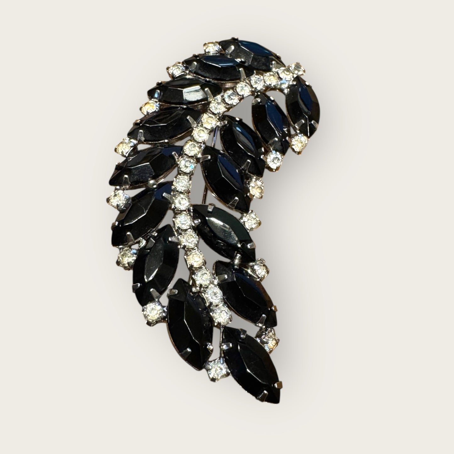 Mid-Century Jet Black Navette Leaf Rhinestone Brooch – Silver-Tone Curved Spray Pin