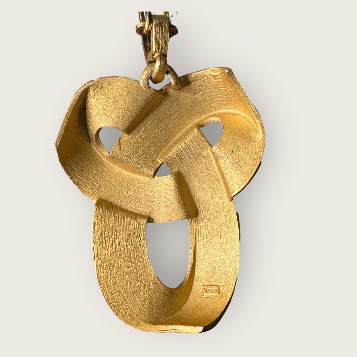 Vintage Crown Trifari Sculptural Ribbon Pendant Necklace – Long Paperclip Chain Statement Piece