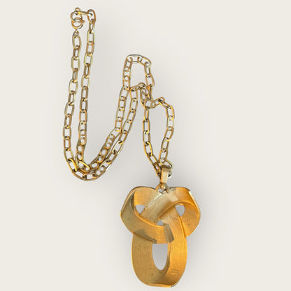 Vintage Crown Trifari Sculptural Ribbon Pendant Necklace – Long Paperclip Chain Statement Piece