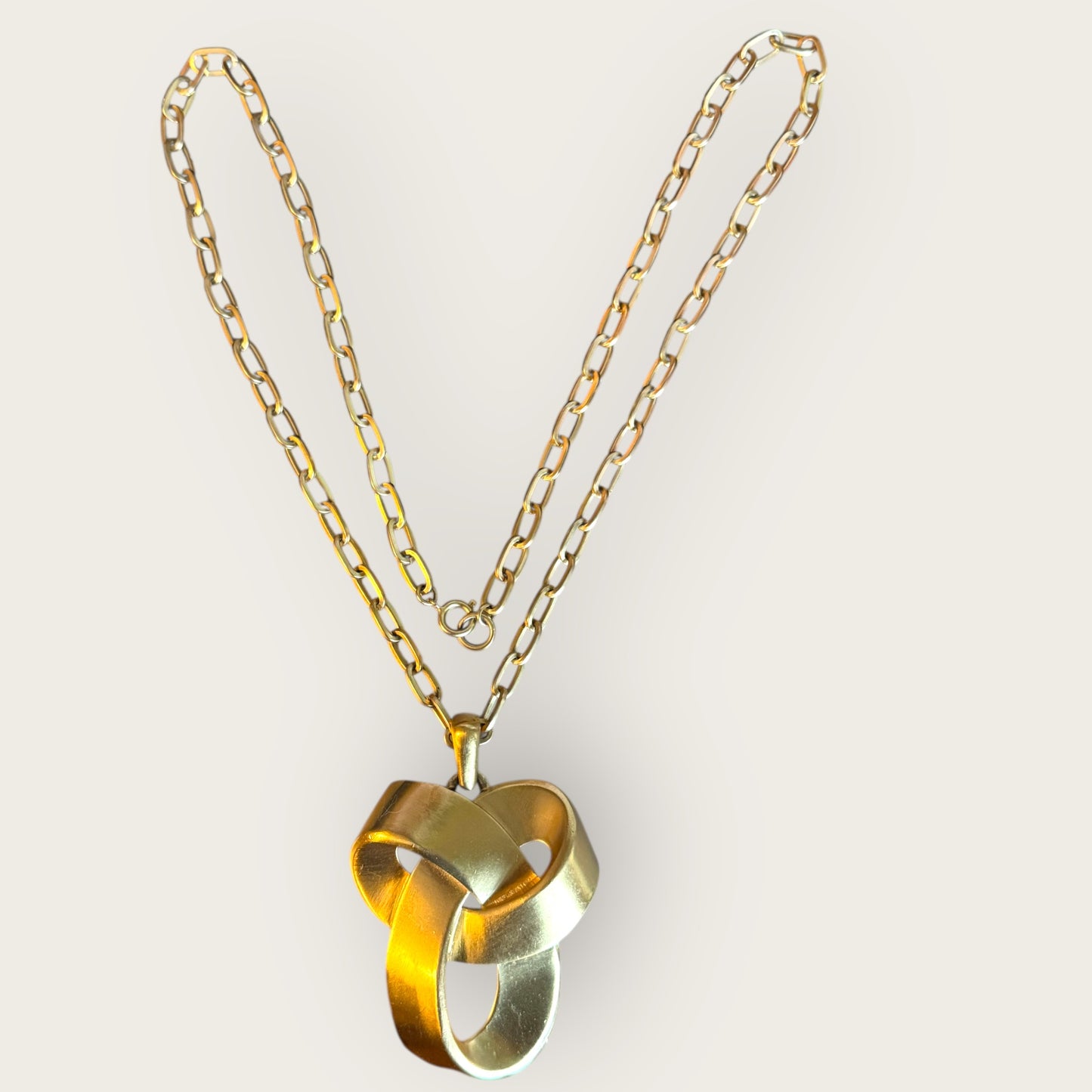 Vintage Crown Trifari Sculptural Ribbon Pendant Necklace – Long Paperclip Chain Statement Piece