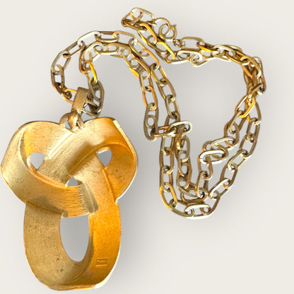 Vintage Crown Trifari Sculptural Ribbon Pendant Necklace – Long Paperclip Chain Statement Piece