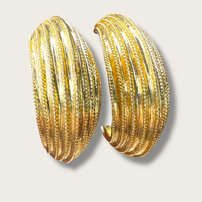 Vintage Napier Textured Gold-Tone Crescent Hoop Earrings – Bold 1980s Statement Design