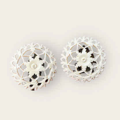 Vintage Carved Celluloid Filigree Floral Earrings – 1920s–1940s Cream Ivorine