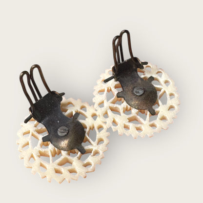 Vintage Carved Celluloid Filigree Floral Earrings – 1920s–1940s Cream Ivorine