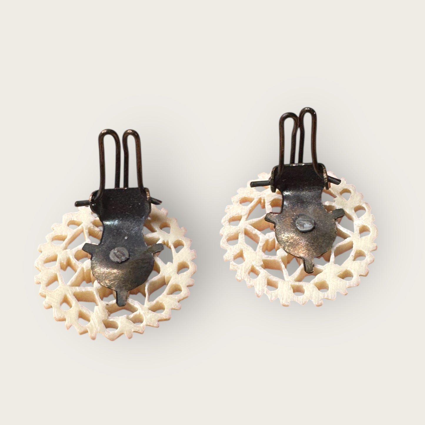 Vintage Carved Celluloid Filigree Floral Earrings – 1920s–1940s Cream Ivorine