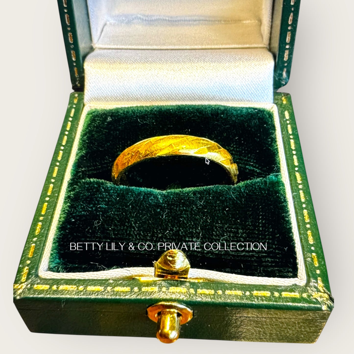 Vintage 24K Fine Gold Textured Band Ring – Hand-Carved Faceted Design, Size 9.75 | Private Collection