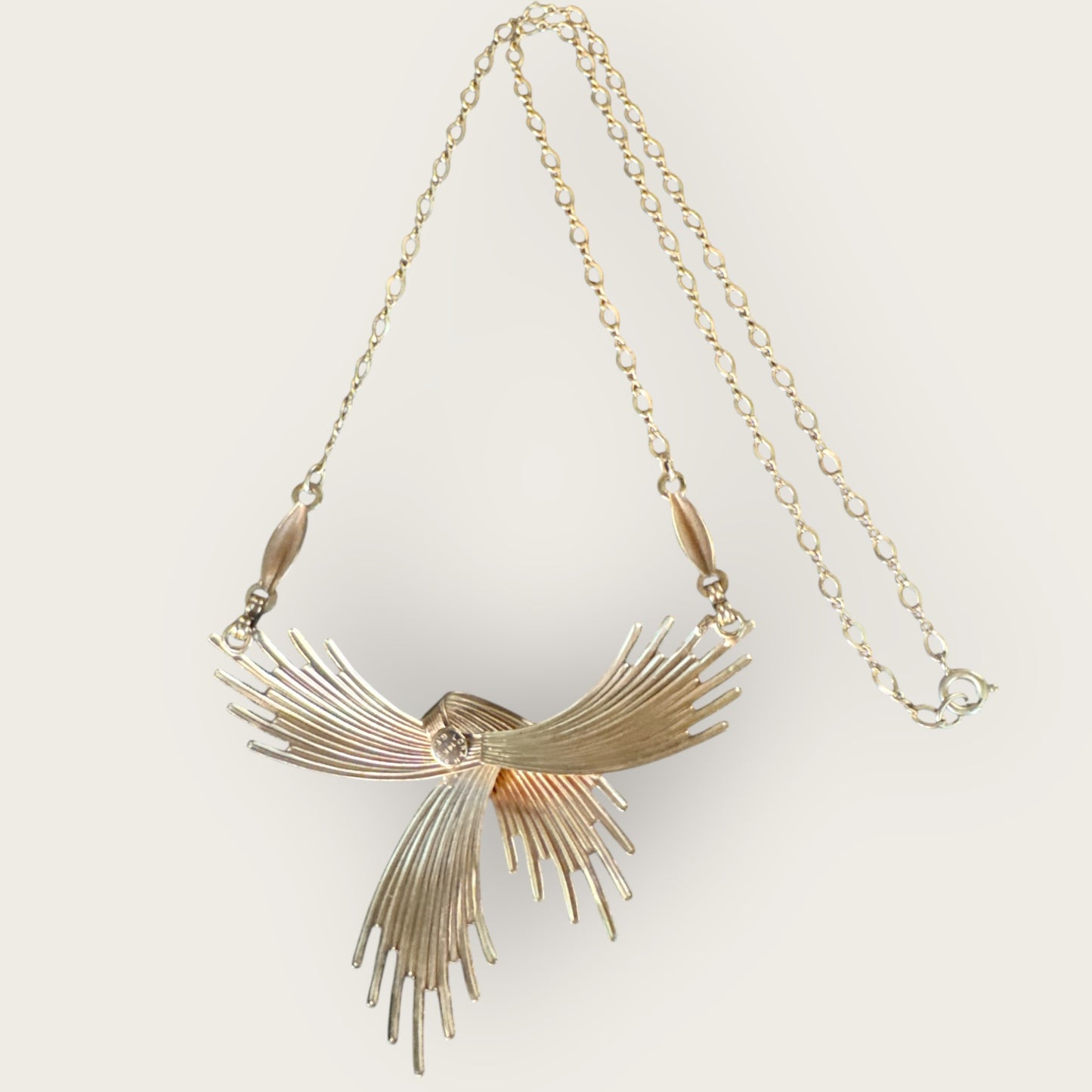 Vintage Loran Sim 14K Gold-Filled Ribbon Crest Necklace – Sculptural Mid-Century Design