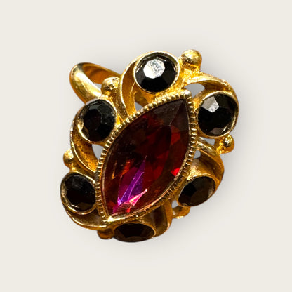 Vintage Sarah Coventry Gold-Tone Garnet Glass & Jet Glass Statement Ring – Adjustable – Art Deco Revival