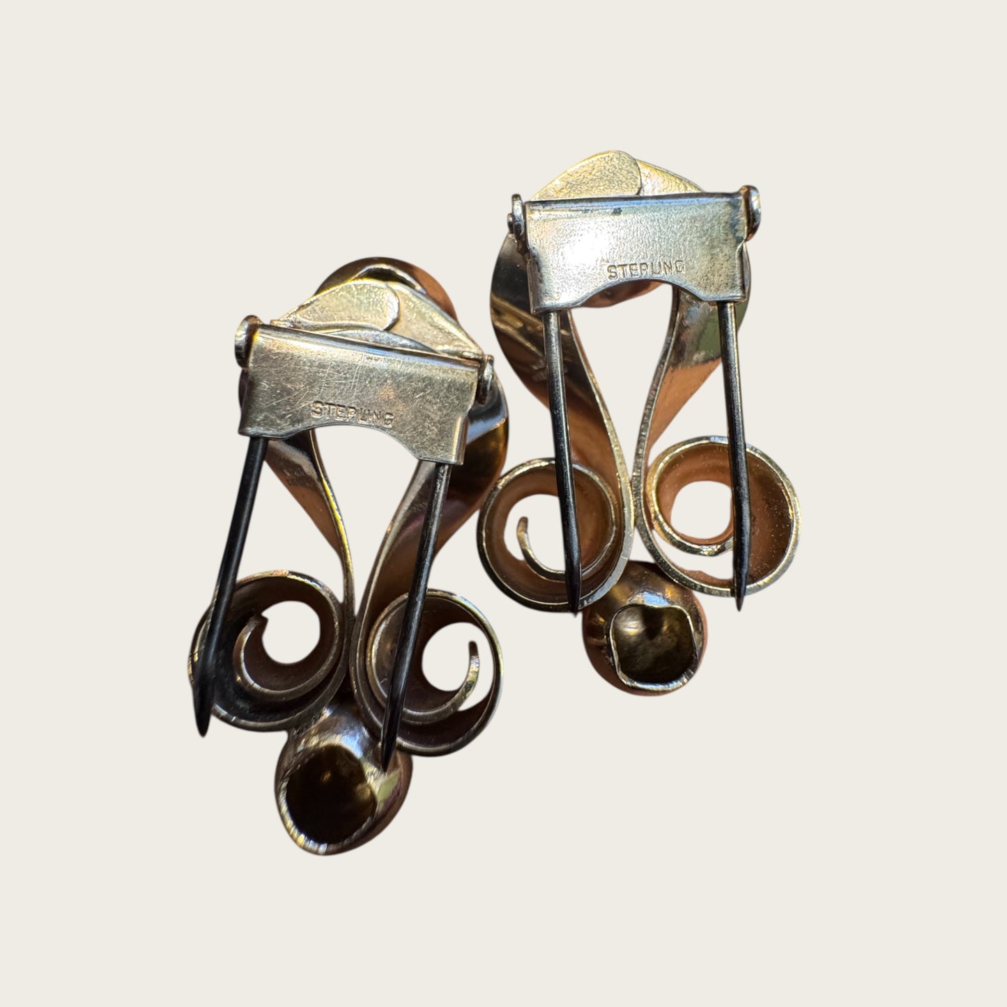 Vintage Napier Sterling Silver Art Moderne Dress Clips – Sculptural Ribbon Swirl Pair (c. 1939–1943)