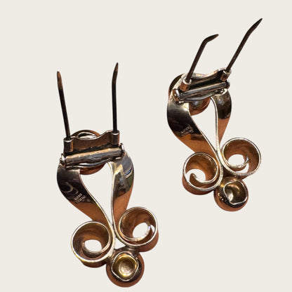 Vintage Napier Sterling Silver Art Moderne Dress Clips – Sculptural Ribbon Swirl Pair (c. 1939–1943)