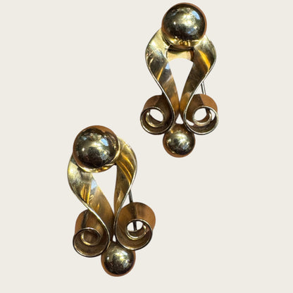 Vintage Napier Sterling Silver Art Moderne Dress Clips – Sculptural Ribbon Swirl Pair (c. 1939–1943)
