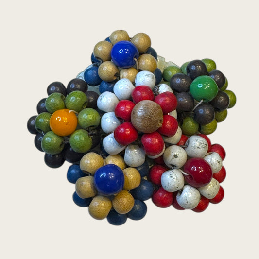 Antique 1930s Wooden Bead Floral Brooch – Hand-Woven Folk Art on Early Plastic Plate (Unsigned)Antique 1930s Wooden Bead Floral Brooch – Hand-Woven Folk Art on Early Plastic Plate (Unsigned)