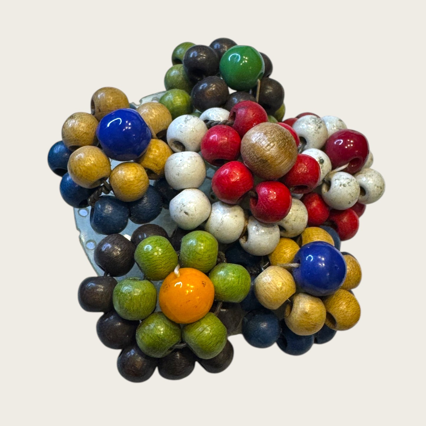 Antique 1930s Wooden Bead Floral Brooch – Hand-Woven Folk Art on Early Plastic Plate (Unsigned)Antique 1930s Wooden Bead Floral Brooch – Hand-Woven Folk Art on Early Plastic Plate (Unsigned)