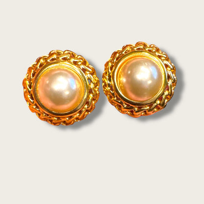 Vintage Napier Braided Gold-Tone Dome Earrings with Oversized Pearl Center – Chunky 1960s Statement Screwback Friction Ear Clips