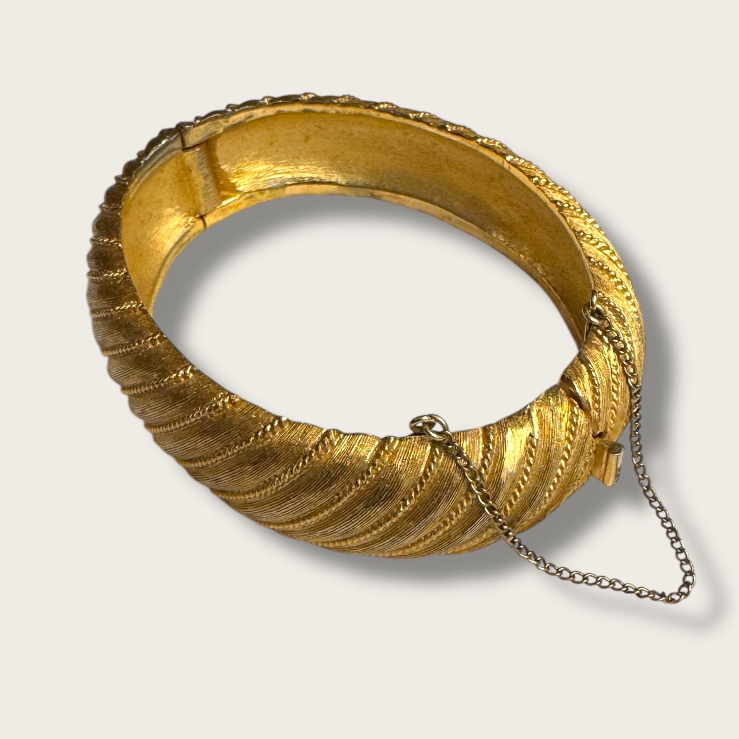 Vintage Crown Trifari Textured Gold Oval Cuff Bracelet – Bold Mid-Century Statement