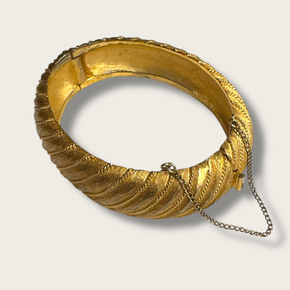 Vintage Crown Trifari Textured Gold Oval Cuff Bracelet – Bold Mid-Century Statement
