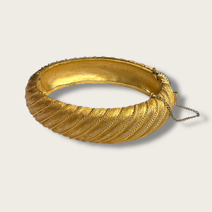 Vintage Crown Trifari Textured Gold Oval Cuff Bracelet – Bold Mid-Century Statement