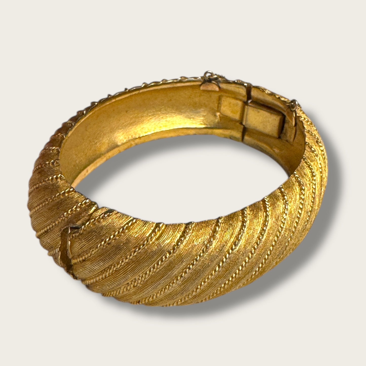 Vintage Crown Trifari Textured Gold Oval Cuff Bracelet – Bold Mid-Century Statement