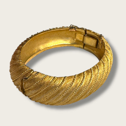 Vintage Crown Trifari Textured Gold Oval Cuff Bracelet – Bold Mid-Century Statement