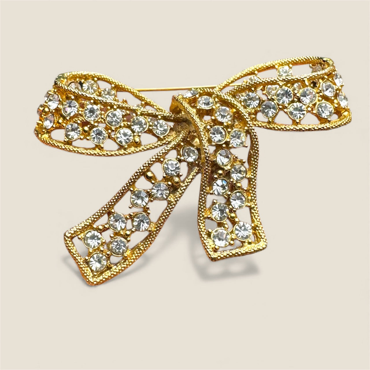 Vintage Rhinestone Bow Brooch – Gold Tone Statement