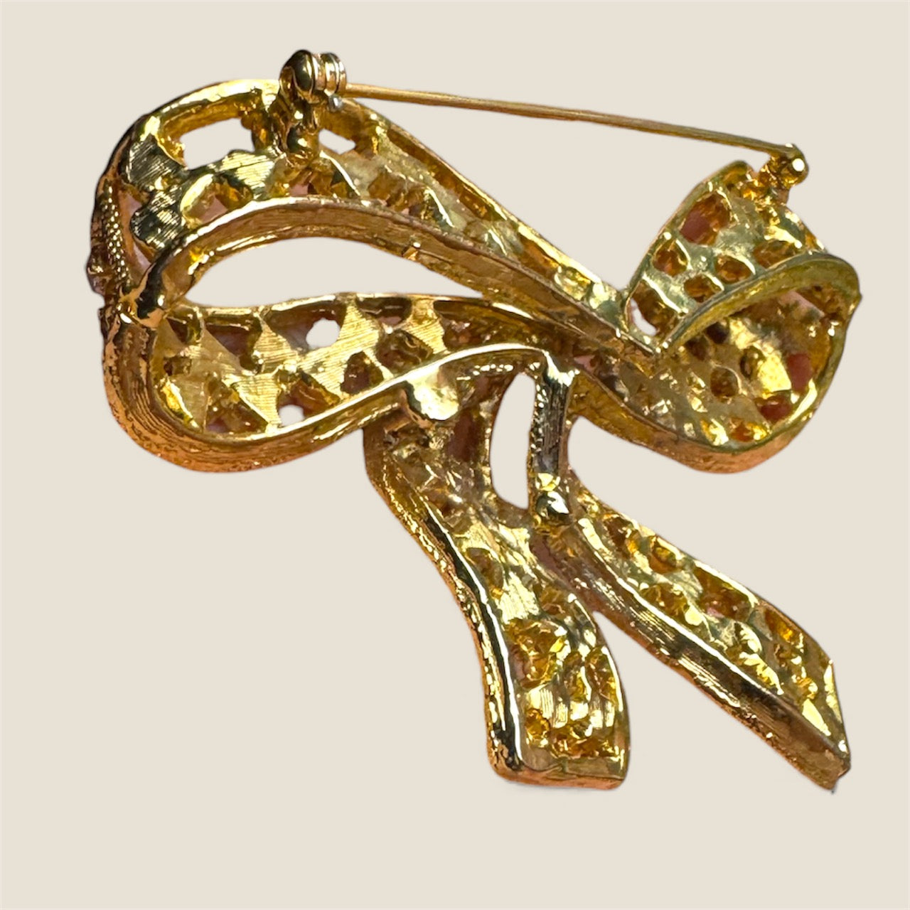 Vintage Rhinestone Bow Brooch – Gold Tone Statement