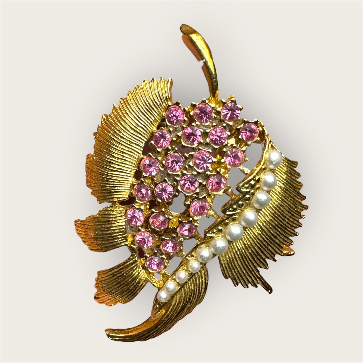 Vintage GERRY’S Gold-Tone Leaf Brooch with Pink Rhinestones & Pearl Scroll