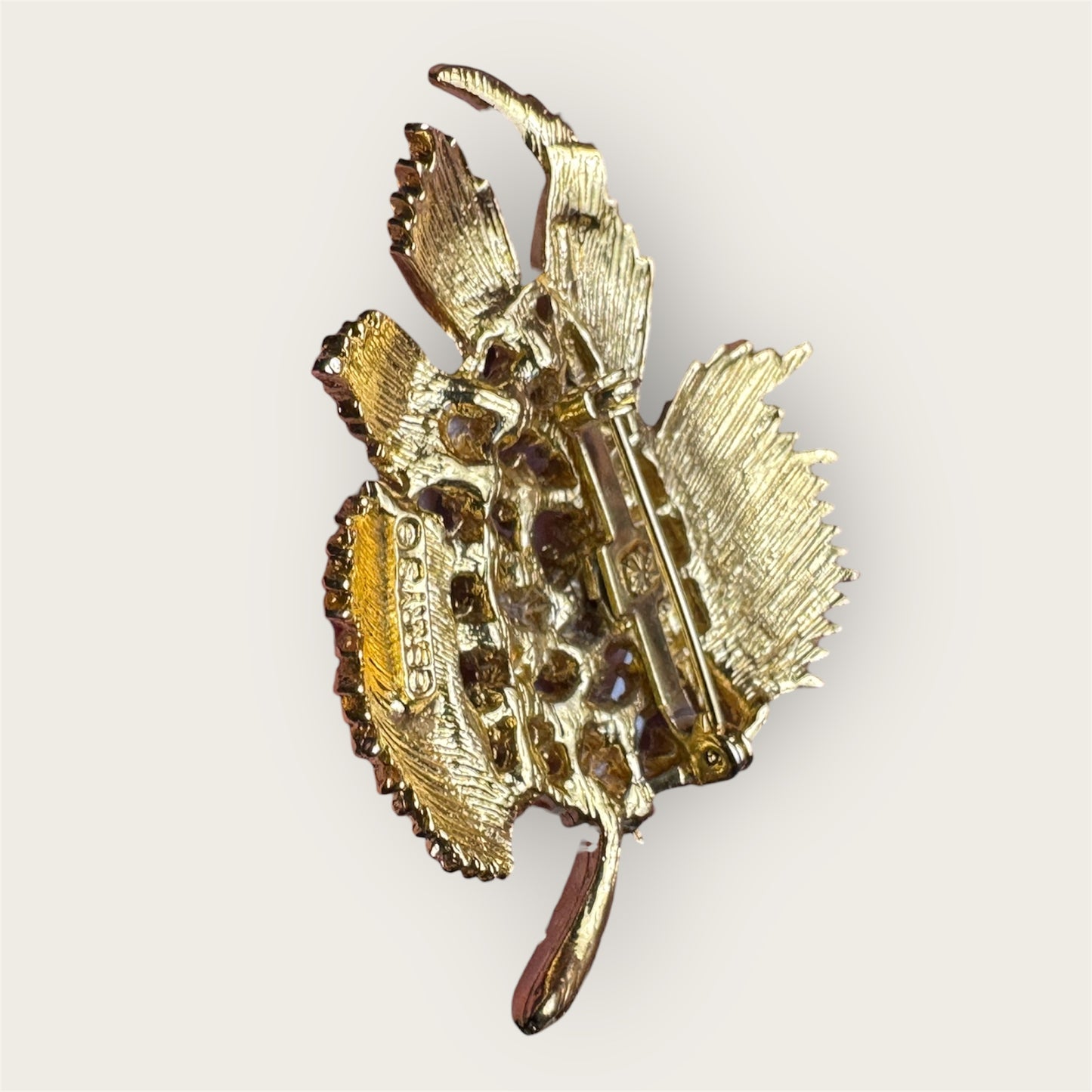 Vintage GERRY’S Gold-Tone Leaf Brooch with Pink Rhinestones & Pearl Scroll