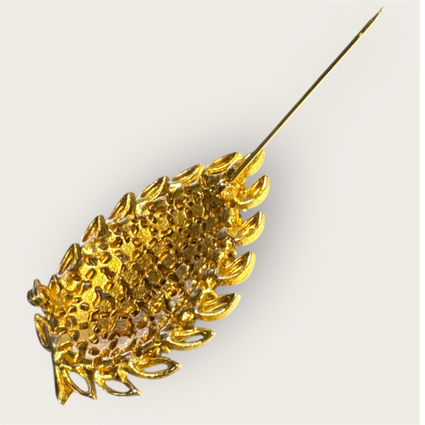 Vintage Lisner Gold Tone Green Rhinestone Leaf Brooch – Peridot Crystal Mid-Century Statement Pin