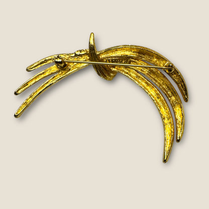 Vintage Monet Textured Wheat Sheaf Brooch – Gold-Tone Sculptural Knot Pin