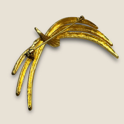 Vintage Monet Textured Wheat Sheaf Brooch – Gold-Tone Sculptural Knot Pin