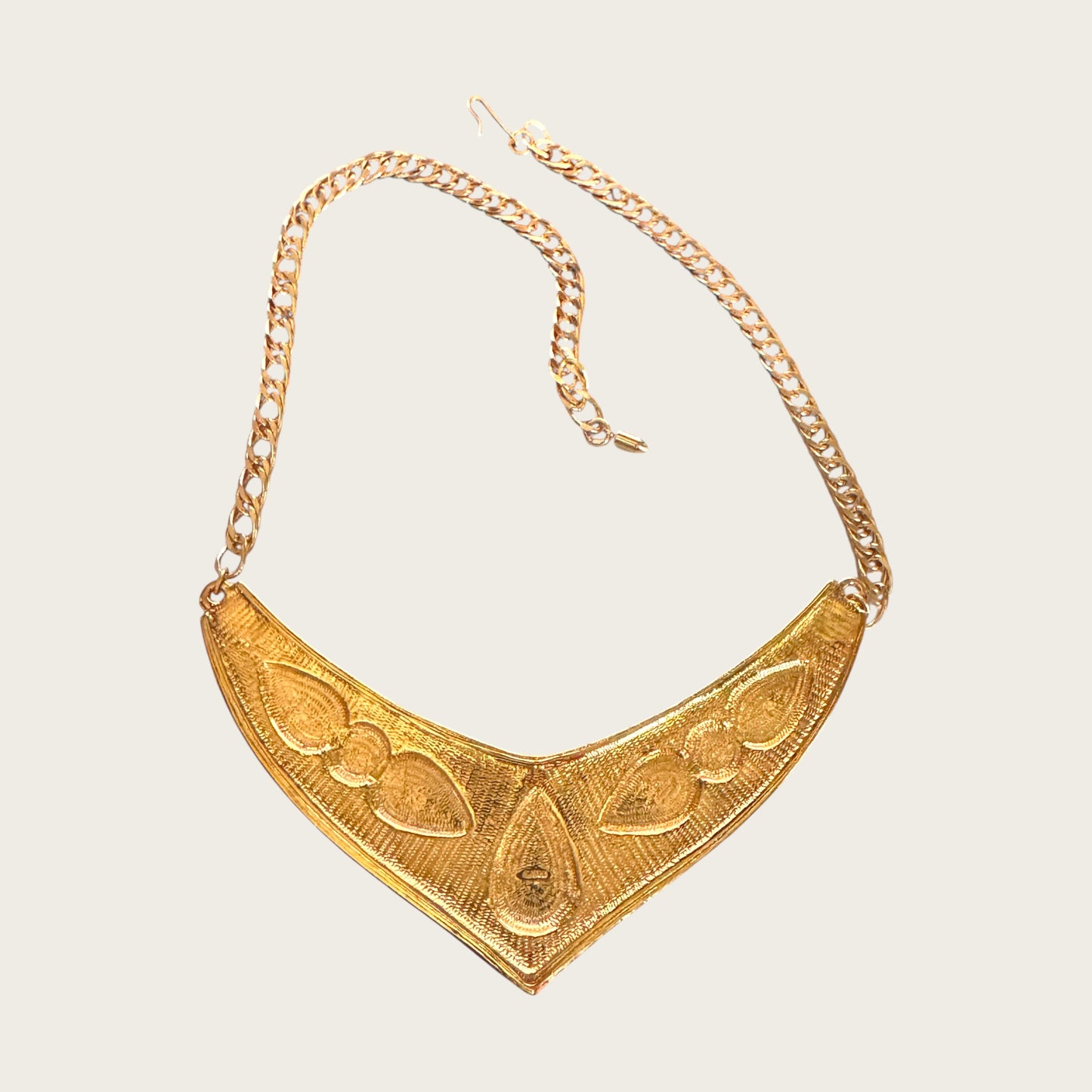 Vintage 1980s Avon V-Shaped Bib Collar Necklace – Gold Tone with Faux Pearls & Blue Cabochons