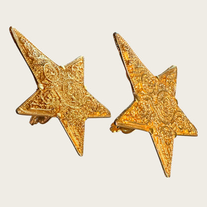 Vintage Five-Point Star Scrollwork Clip-On Earrings – Granulated Texture Gold Tone