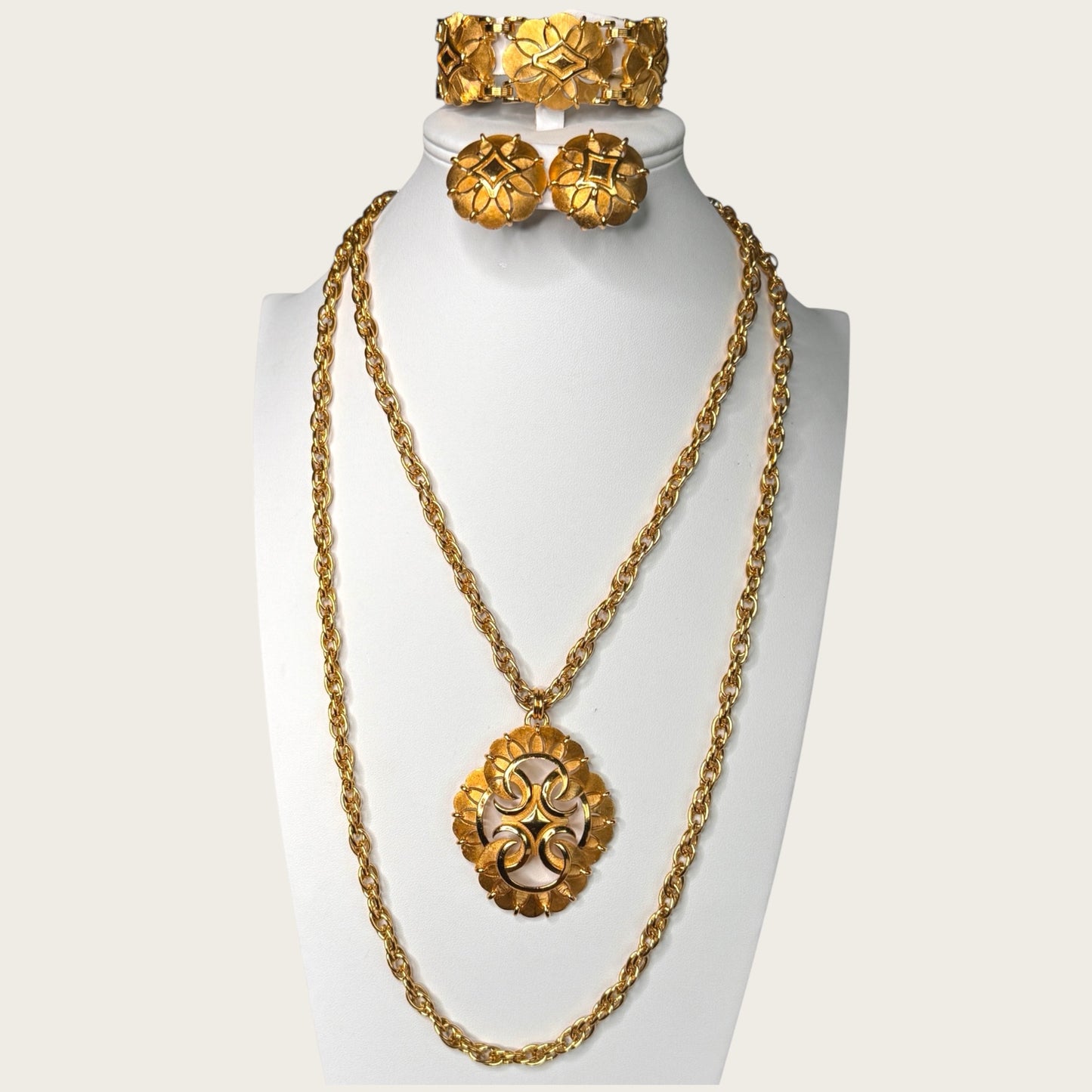 Vintage Crown Trifari Florentine Medallion Necklace, Bracelet & Earrings Suite