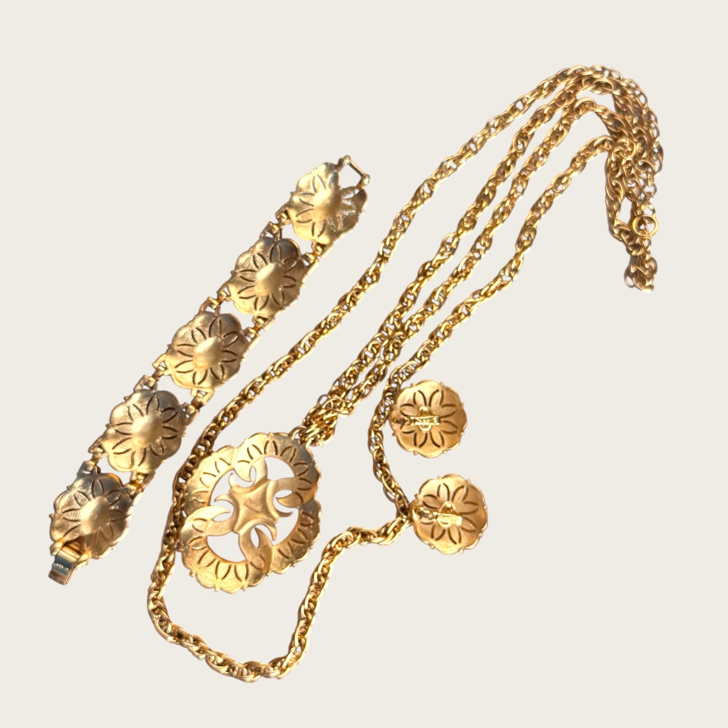 Vintage Crown Trifari Florentine Medallion Necklace, Bracelet & Earrings Suite