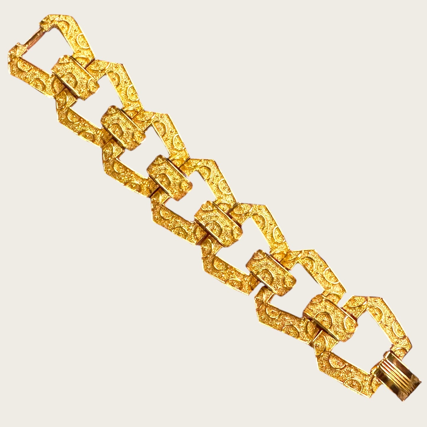 Vintage Crown Trifari Textured Gold Tone Lariat Necklace Suite
