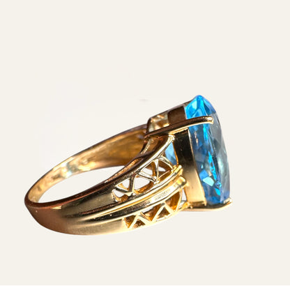 Vintage 14K Gold Oval Blue Topaz Statement Ring