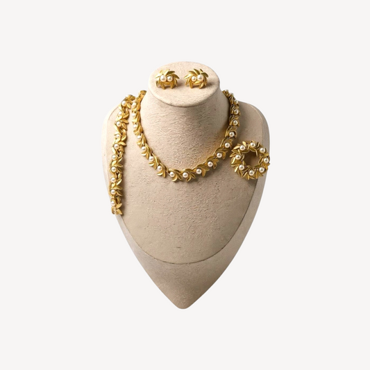 Vintage 1970s Avon 4-Piece Jewelry Set – Gold-Tone Leaf & Pearl Necklace, Bracelet, Earrings & Brooch