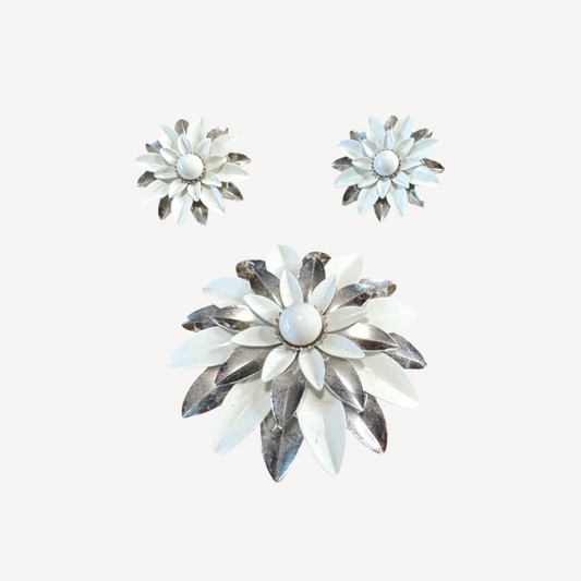 Vintage 1960s Sarah Coventry 3D White Floral Brooch & Clip-On Earrings Set – Signed Silver-Tone