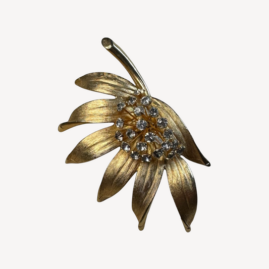 Vintage 1970s Crystal Rhinestone Flower Brooch – Gold-Bonded Statement Pin (Unsigned)